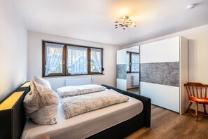 3 bedrooms, iron/ironing board, free WiFi, bed sheets