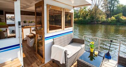 Fully-Equipped Boat 'Lisa' with Terraces