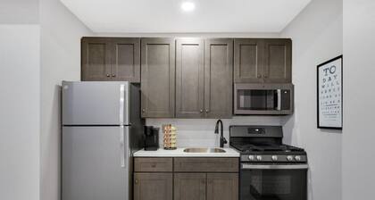 Barnwood Suite · Romantic getaway on Main Street - Barnwood Suite