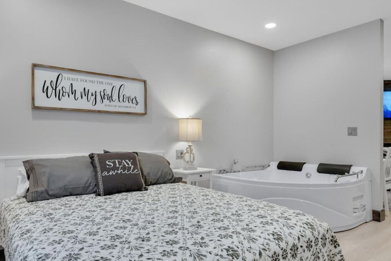 1 soverom, strykejern/-brett, wi-fi (inkludert) og sengetøy