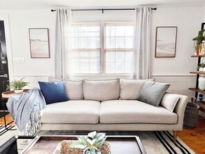 Smart TV - Newly renovated home near beaches with fire pit, AC, electric vehicle charging (Dennis)