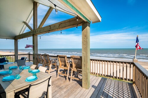 Gulf Front Luxury Beach House w/Mini Golf, Hot Tub, Firepit + Family Friendly