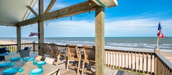 Gulf Front Luxury Beach House w/Mini Golf, Hot Tub, Firepit + Family Friendly