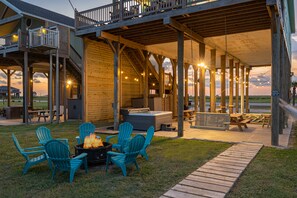 Outdoor dining - Gulf Front Luxury Beach House w/Mini Golf, Hot Tub, Firepit + Family Friendly (Bolivar Peninsula)