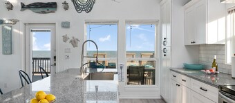 Gulf Front Luxury Beach House w/Mini Golf, Hot Tub, Firepit + Family Friendly