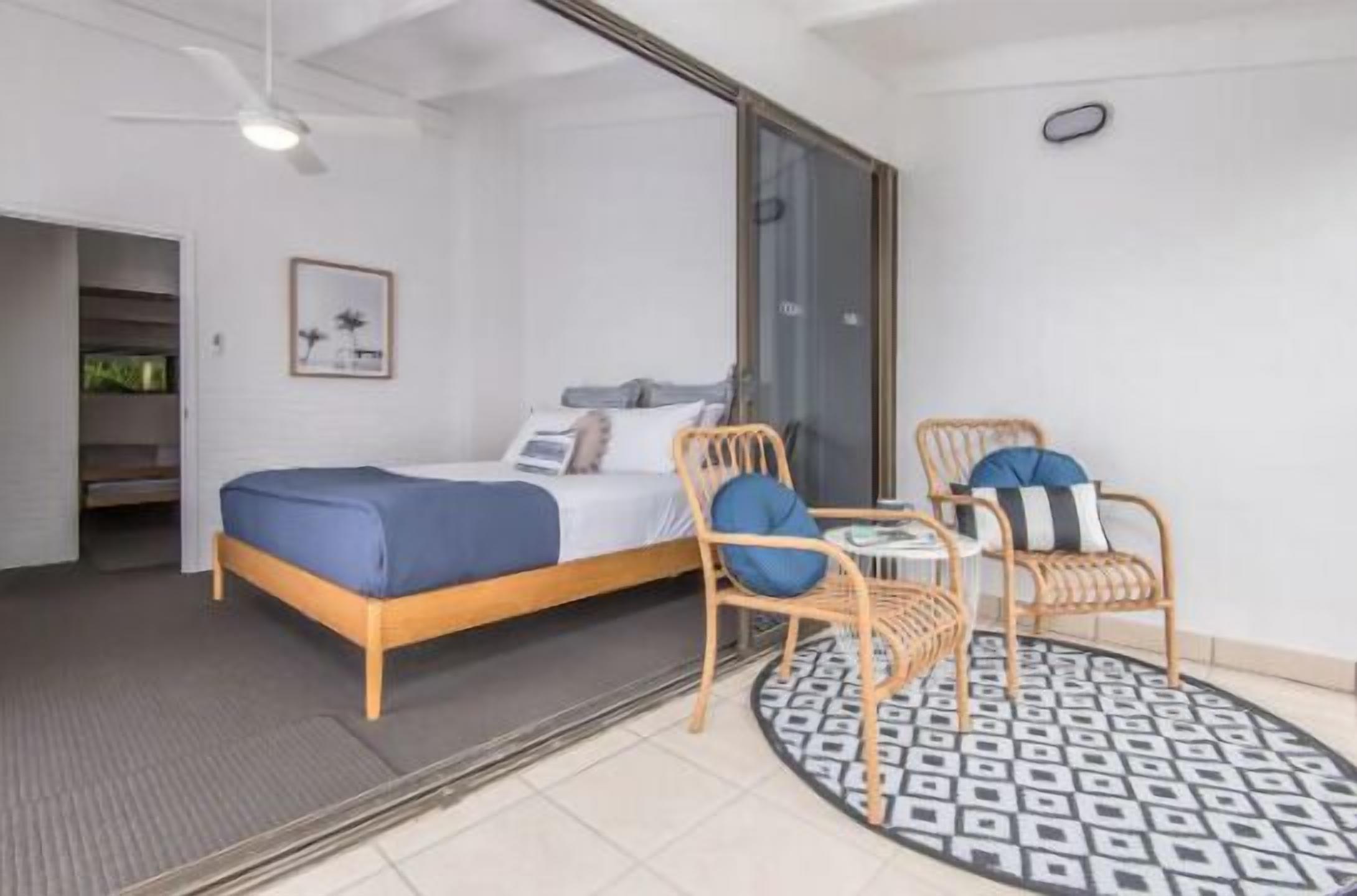 Noosa Lifestyle - Flat Stroll to Noosa Main Beach