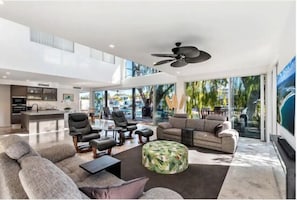 Fireplace - Waterfront Home - Jetty & Inground Pool (Noosa)