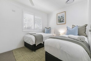 3 habitaciones, tabla de planchar con plancha, wifi y ropa de cama 