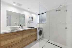 Shower, hair dryer, towels