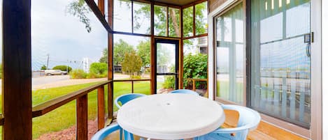 Outdoor dining