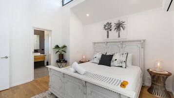 4 bedrooms, desk, free WiFi, bed sheets