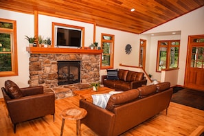 Smart TV, fireplace