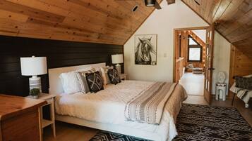 1 habitación, escritorio, tabla de planchar con plancha y cuna de viaje
