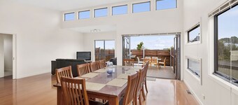 Bayside Haven - High ceilings with stunning views