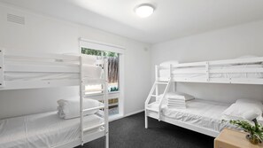 4 bedrooms, desk, WiFi, bed sheets
