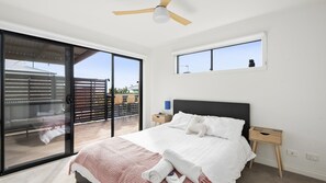 4 bedrooms, desk, WiFi, bed sheets