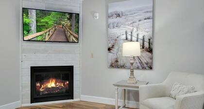 Sycamore Suite · Romantic Getaway on Main Street - Sycamore Suite