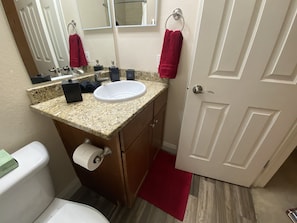 Combined shower/tub, hair dryer, towels, soap - One Mile to Strip! (Las Vegas)