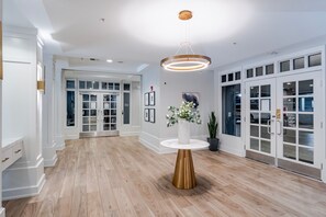 Interior - Stunning Bellevue 2BR w/ Gym, W/D & Lounge, near Shops, by Blueground (Seattle)