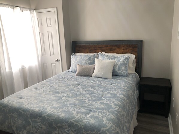 2 dormitorios, escritorio, wifi gratis y ropa de cama