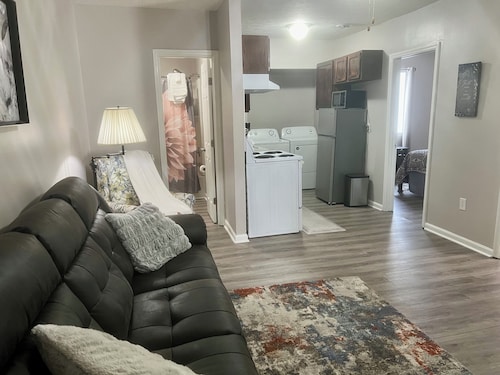 Comfy Upstairs 2 bed/1 bath near EKU in Richmond