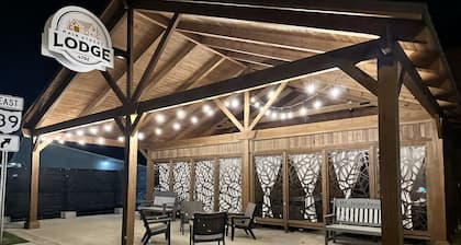 Romantic Getaway with Private Patio and Hot Tub on Main Street - Maple Suite