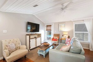 テレビ、書斎 / ワークスペース