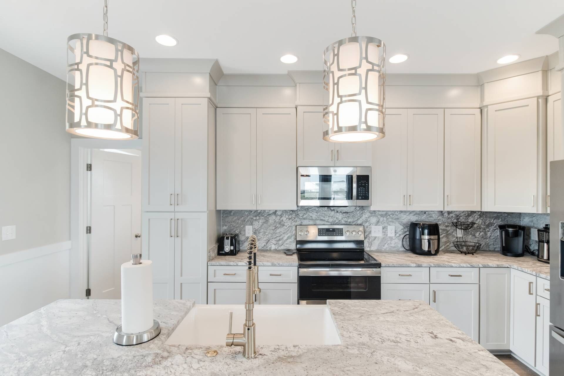 Refrigerador, microondas, parrilla de estufa y lavavajillas 