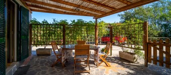 Casa Maestrini in Portoferraio 600 meters from the Sottobomba beach with a large open space