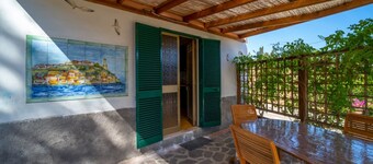 Casa Maestrini in Portoferraio 600 meters from the Sottobomba beach with a large open space