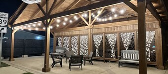 Romantic Getaway with Private Patio and Hot Tub on Main Street - Magnolia Suite