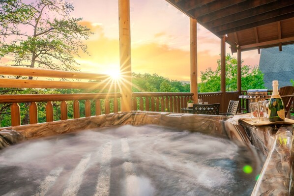Outdoor spa tub