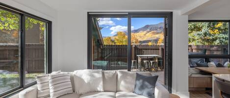 Télévision, cheminée