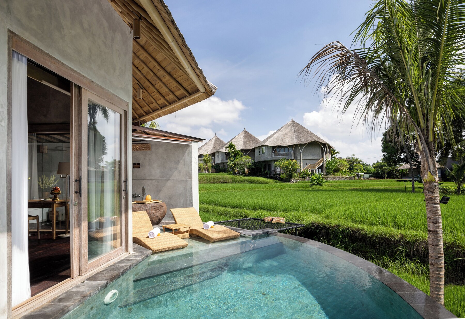 One Bedroom Paddies Pool Villa with 1x Floating Breakfast and with Daily Afternoon Tea | Balcon
