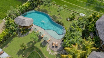 Piscina all'aperto, cabine incluse nel prezzo, ombrelloni da piscina