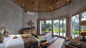 One Bedroom Paddies Pool Villa with 1x Floating Breakfast and with Daily Afternoon Tea | Premium bedding, down comforters, pillowtop beds, minibar