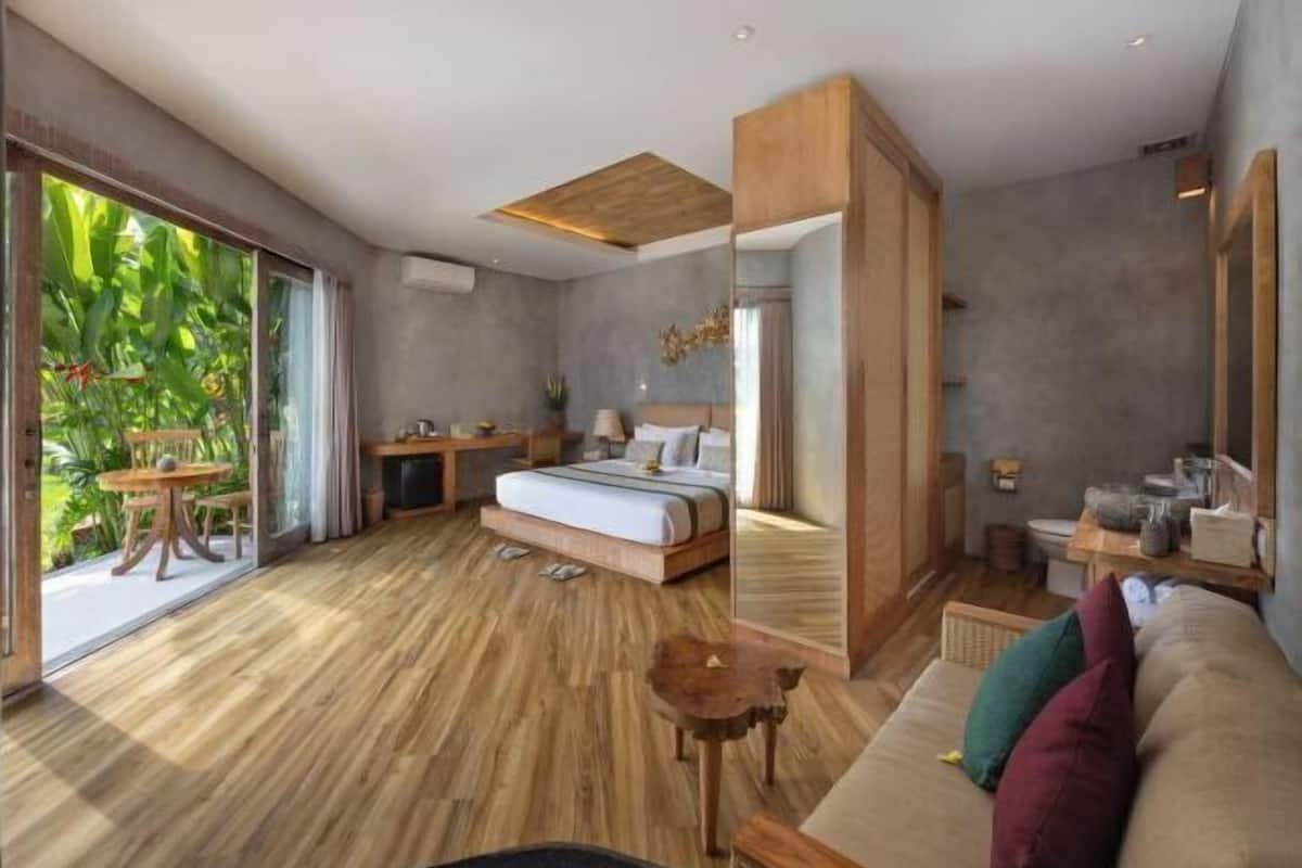 Premium bedding, down duvets, pillow-top beds, minibar