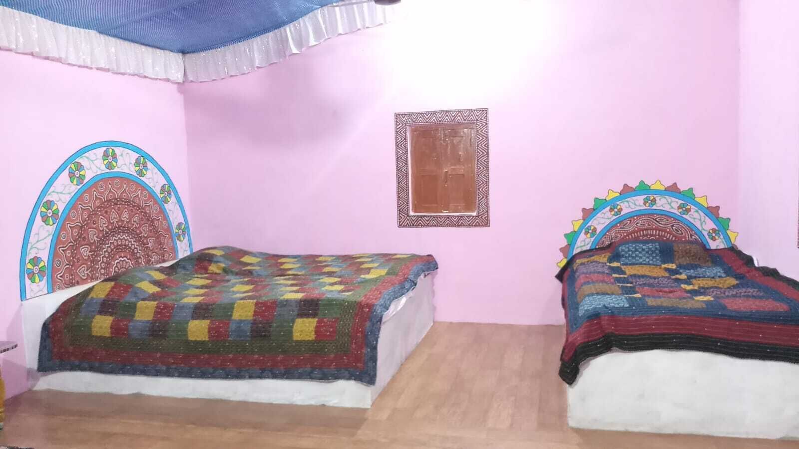 Peralatan tempat tidur hipoalergenik, dihias secara berasingan, meja 