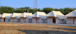 Deluxe-telt | Allergivenligt sengetøj, individuelt design, skrivebord, lydisolering