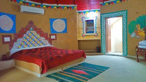 Deluxe Double Room | Hypo-allergenic bedding, individually decorated, desk, soundproofing