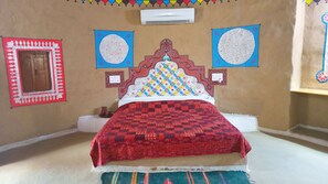 Hypo-allergenic bedding, individually decorated, desk, soundproofing - Mahefeel E Rann Resort (Bhuj)