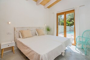 3 bedrooms, iron/ironing board, Internet, bed sheets