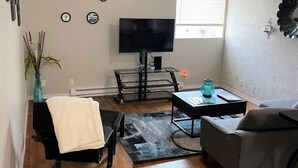 Unclassified image, 4 of 18, button - The Downtown Loft (Ottawa)