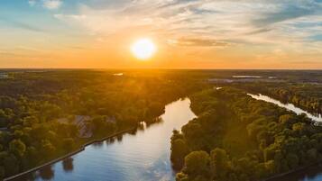 Condo (The Oriole Suite 1A) | Bahagian luar