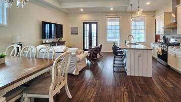 House, Multiple Beds (Blue Dog Landing) | Interior