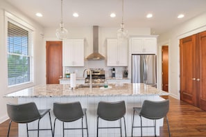 House, Multiple Beds (Blue Dog Landing) | Private kitchen