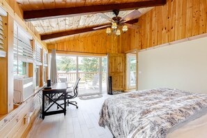 2 bedrooms, iron/ironing board, Internet, bed sheets - Lakefront home on Long Pond with private dock, firepit & woodstove- dog-friendly (Rome)