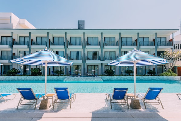Outdoor pool, open 8:00 AM to 10:00 PM, pool umbrellas, sun loungers