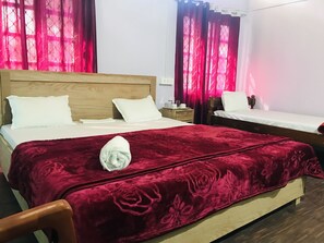 豪華三人房 | 免費 Wi-Fi、床單