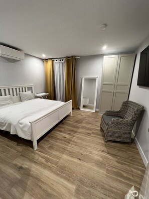 4 bedrooms, desk, iron/ironing board, free WiFi - Spain / Costa Brava/Tossa de mar/Santa Maria de Llorell, for up to 6 people (Santa Maria de Llorell)